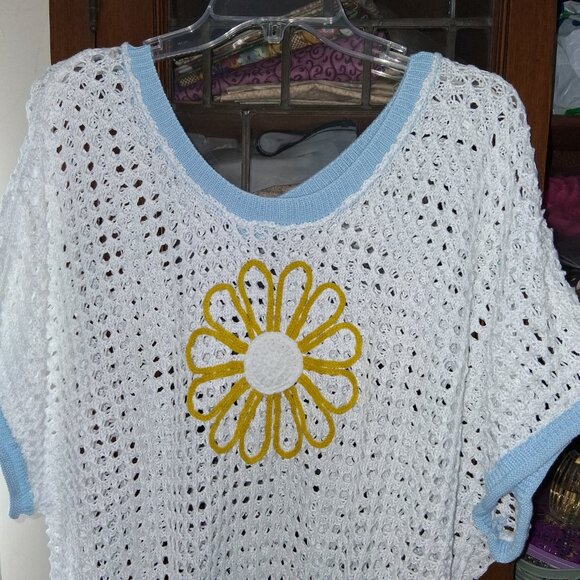 Crochet Top with Sky Blue Trim & Yellow Flower Design NEW - Picture 4 of 9